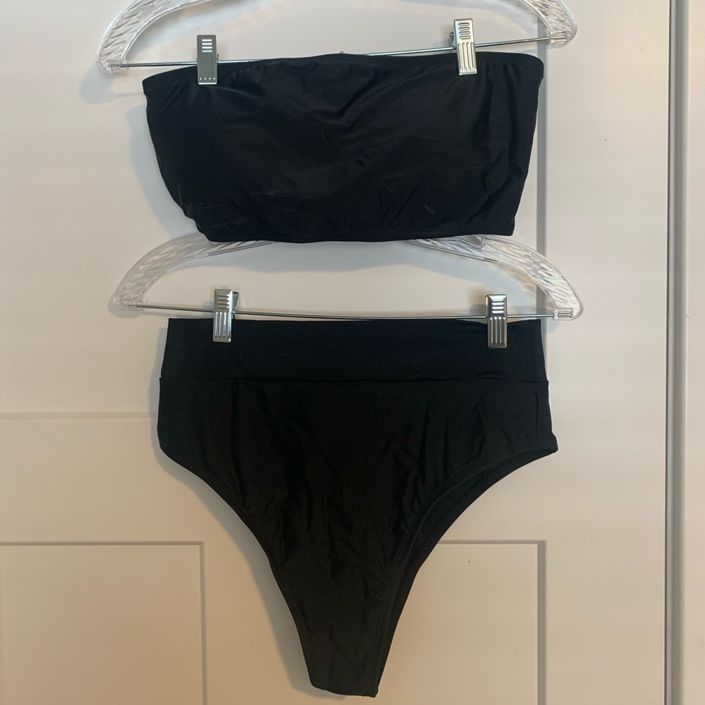 Black bikini